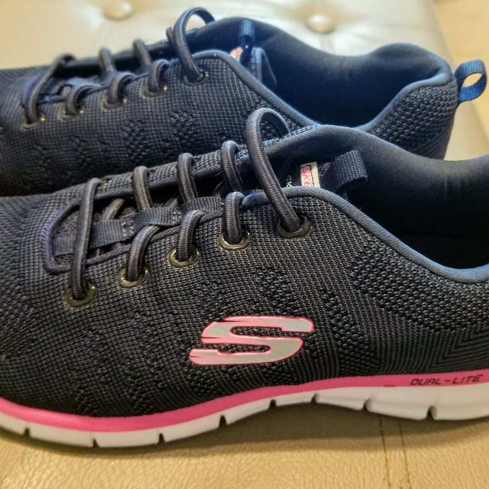 Skechers  Dual- lite memory foam sneakers